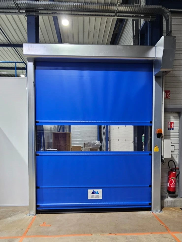 Store extérieur vertical